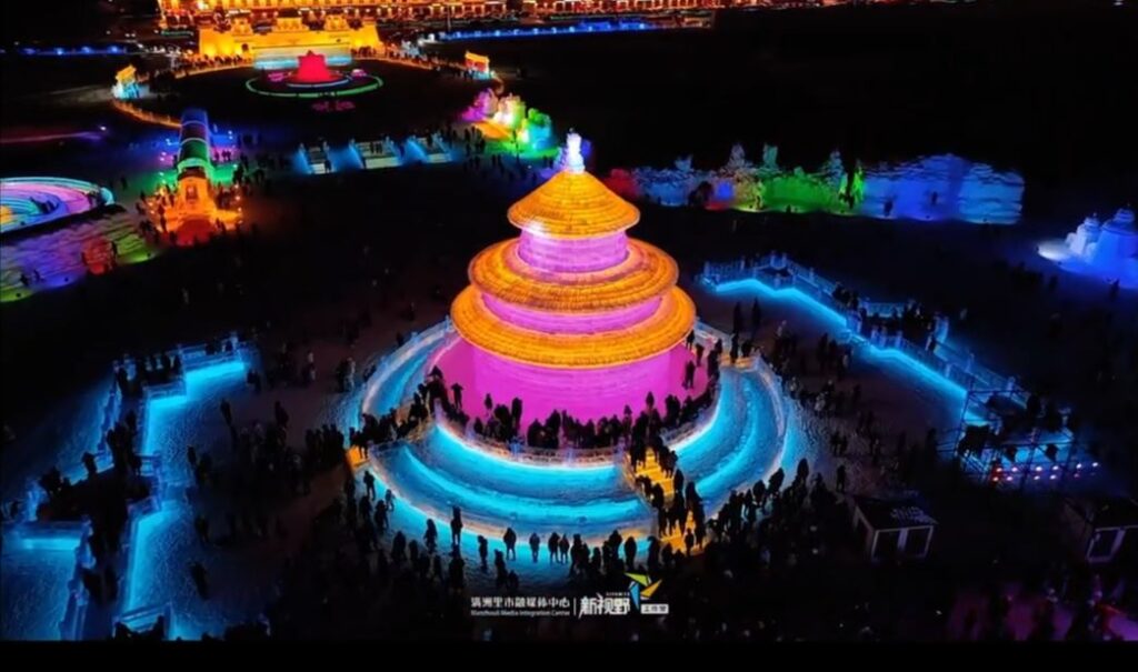 Российские туристы массово отправились в Харбин на открытие традиционного фестиваля снега и льда