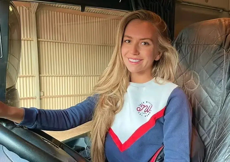 В Великобритании 23-летняя девушка бросила карьеру модели и стала дальнобойщицей