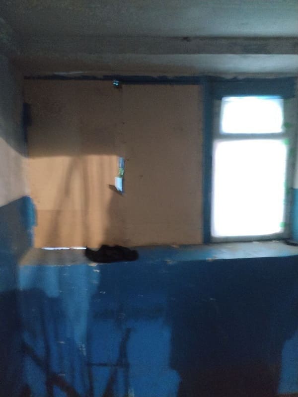 Вместо стекол картон: благовещенцы возмущены работой управляющей компании