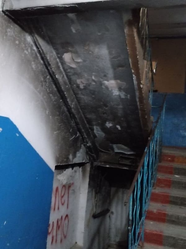 Вместо стекол картон: благовещенцы возмущены работой управляющей компании