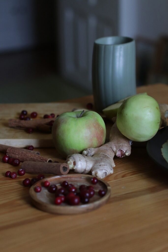 имбирный чай с яблоком, рецепт имбирного чая, польза имбирного чая
