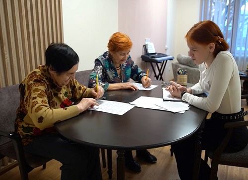 Более 600 пожилых амурчан посещают соцучреждения. Что они там делают?