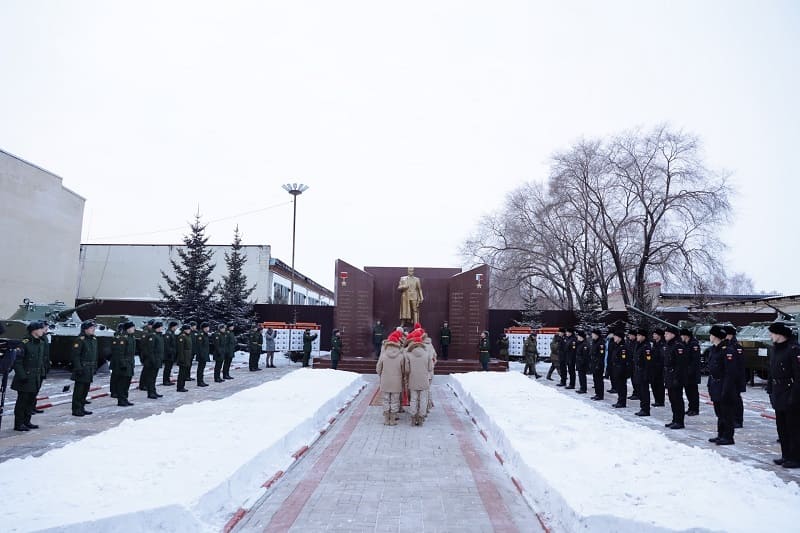 В День Героев Отечества Василий Орлов возложил цветы к памятнику Константина Рокоссовского