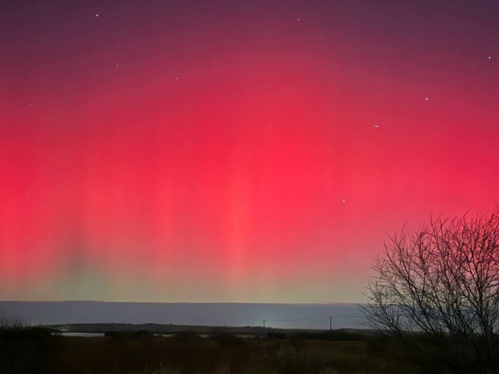 Дождались: амурчане наблюдают полярное сияние
