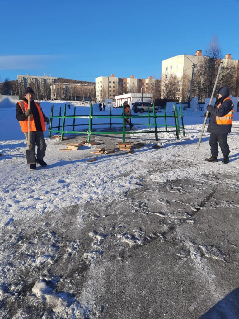 Установка ёлки в Тынде