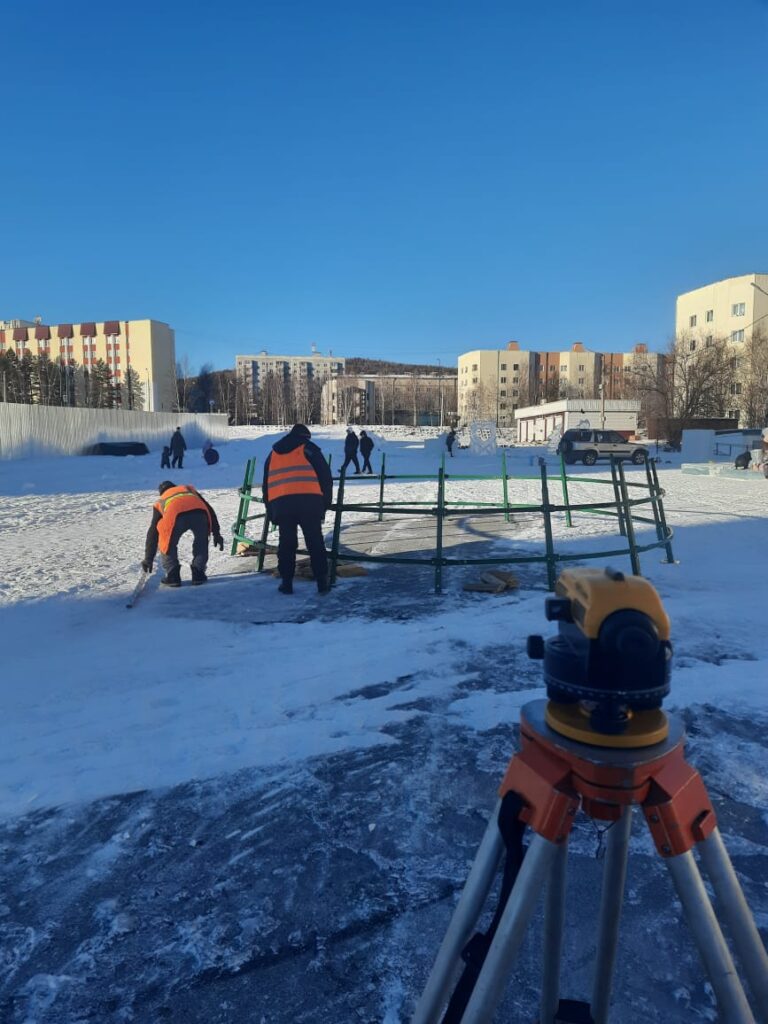 Установка ёлки в Тынде