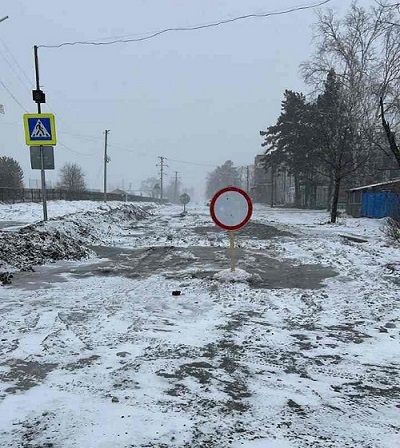 «Ледяной аттракцион» демонтировали в Архаре: прокуратура не одобрила беспечность коммунальщиков