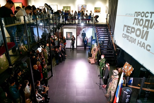 «Просто люди. Герои среди нас»: благовещенцев приглашают на выставку цифровой живописи