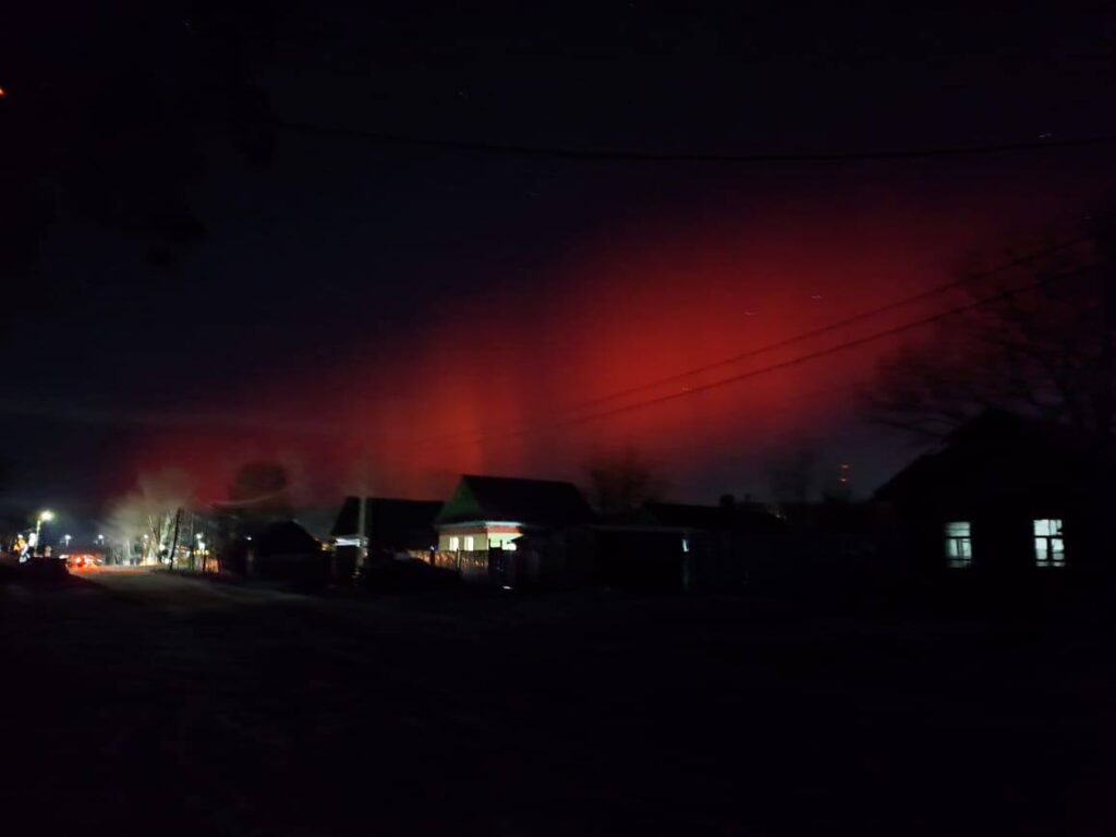 Дождались: амурчане наблюдают полярное сияние