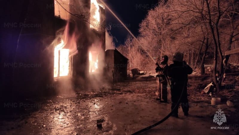 В Благовещенске второй раз загорелся нежилой дом