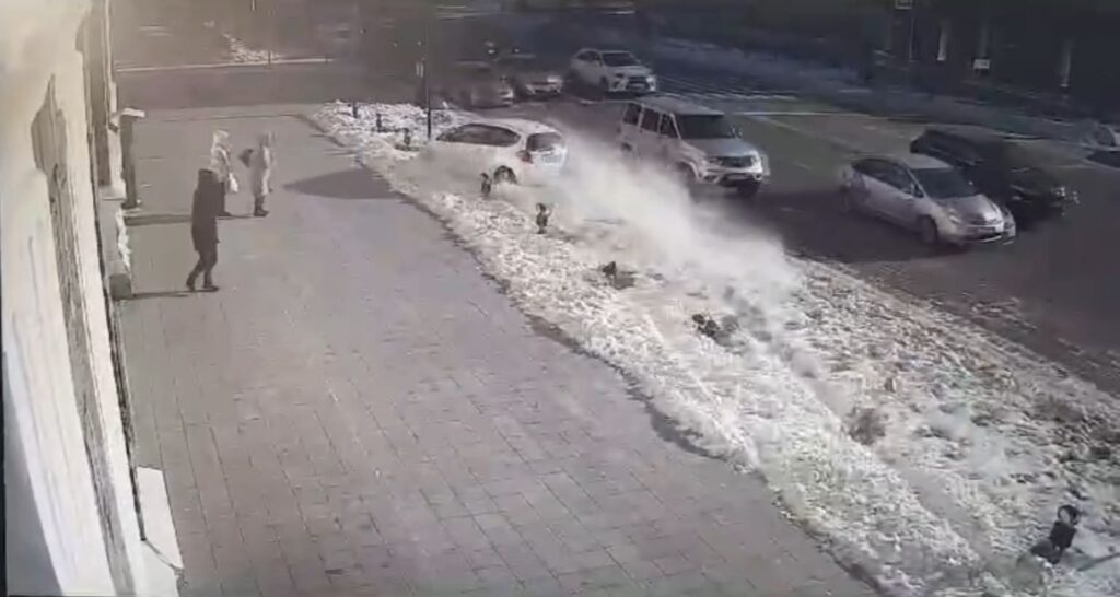 Амурчанка, катавшаяся на авто по тротуару, заплатит деньги благовещенской мэрии