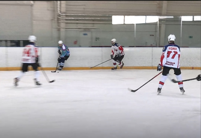 Амурские хоккеисты готовятся к ледовому сражению с китайскими спортсменами