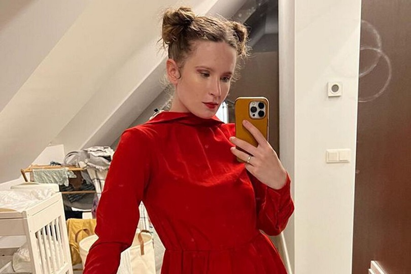 Певица Монеточка