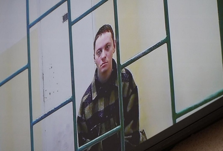 Разорвавший портрет Путина певец Шарлот попросил прощения в суде