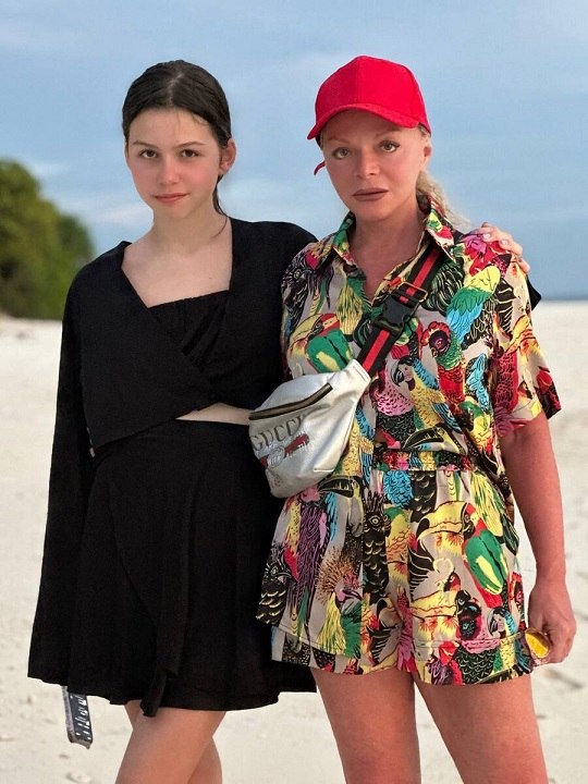 Лариса Долина с внучкой