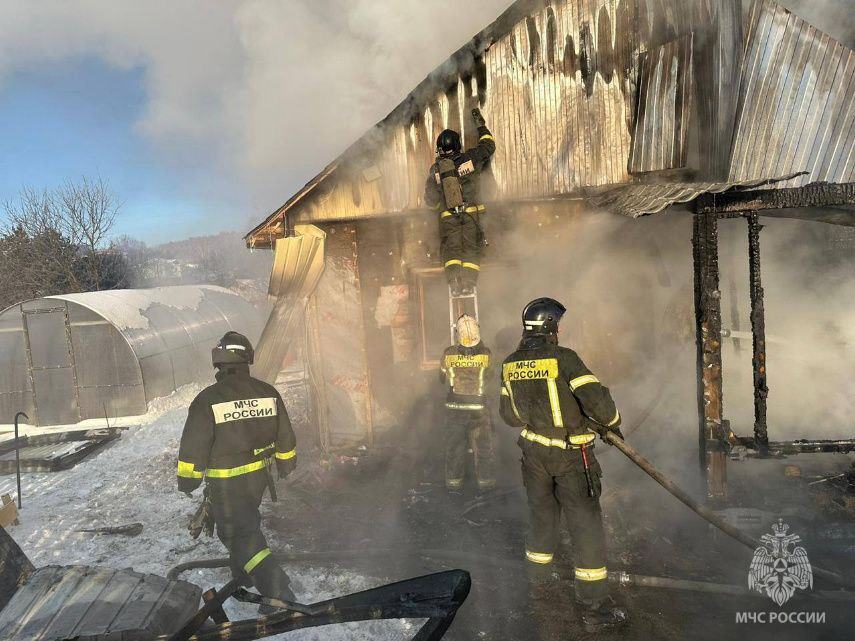 Вчера в Благовещенске дотла сгорел жилой дом