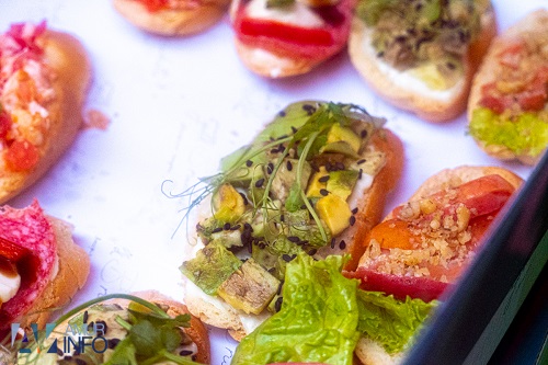 Бутерброд с салями и рак: врач рассказал о самых опасных для жизни сочетаниях 