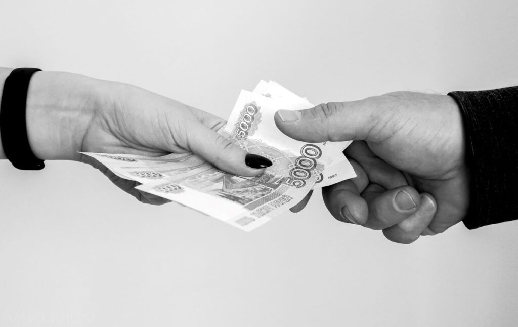 Каждый пятый трудоустроенный благовещенец берет подработку