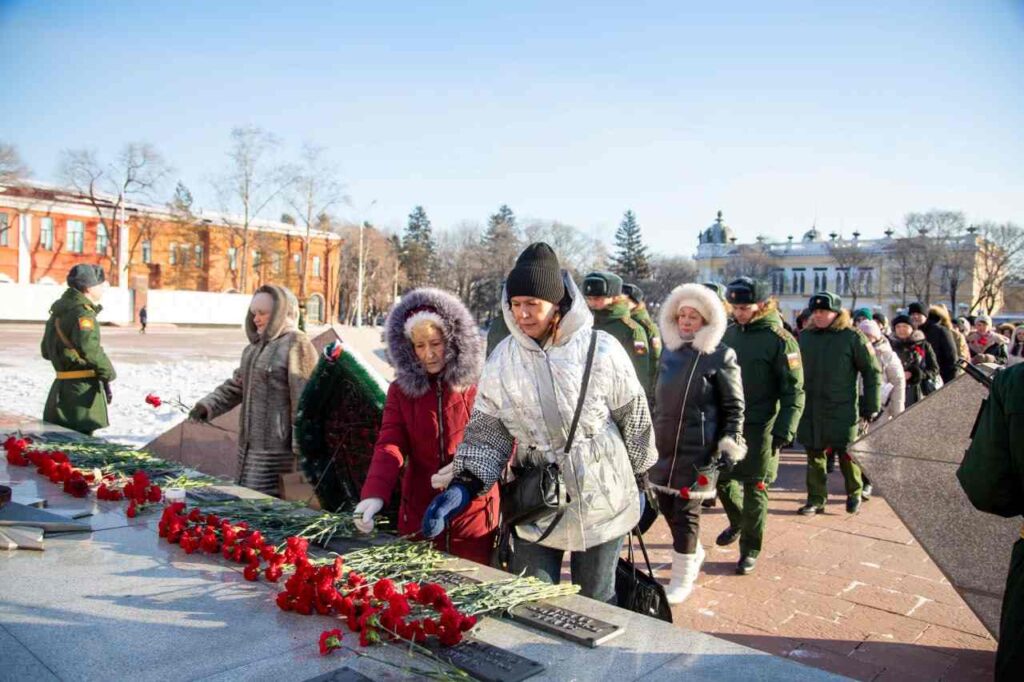 В Благовещенске почтили память погибших во время блокады Ленинграда