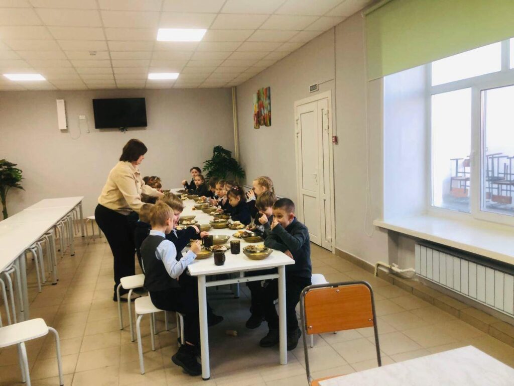 В Новокиевском Увале открылась школа, которая в сентябре осталась без крыши из-за урагана