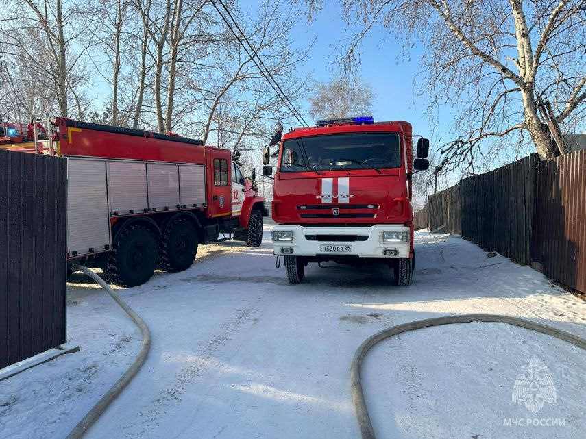 Вчера в Благовещенске дотла сгорел жилой дом