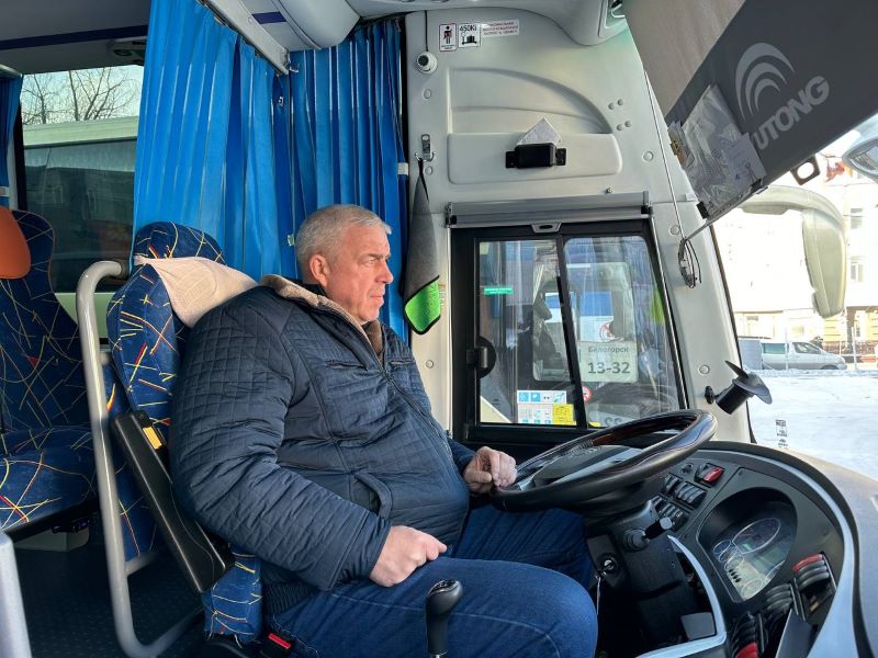Грозит штрафстоянка: амурским таксистам-нелегалам советуют получить разрешение на работу