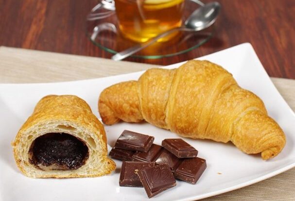 шоколадный круассан, круассан с шоколадом, рецепт круассана, круассан с начинкой, круассан на завтрак