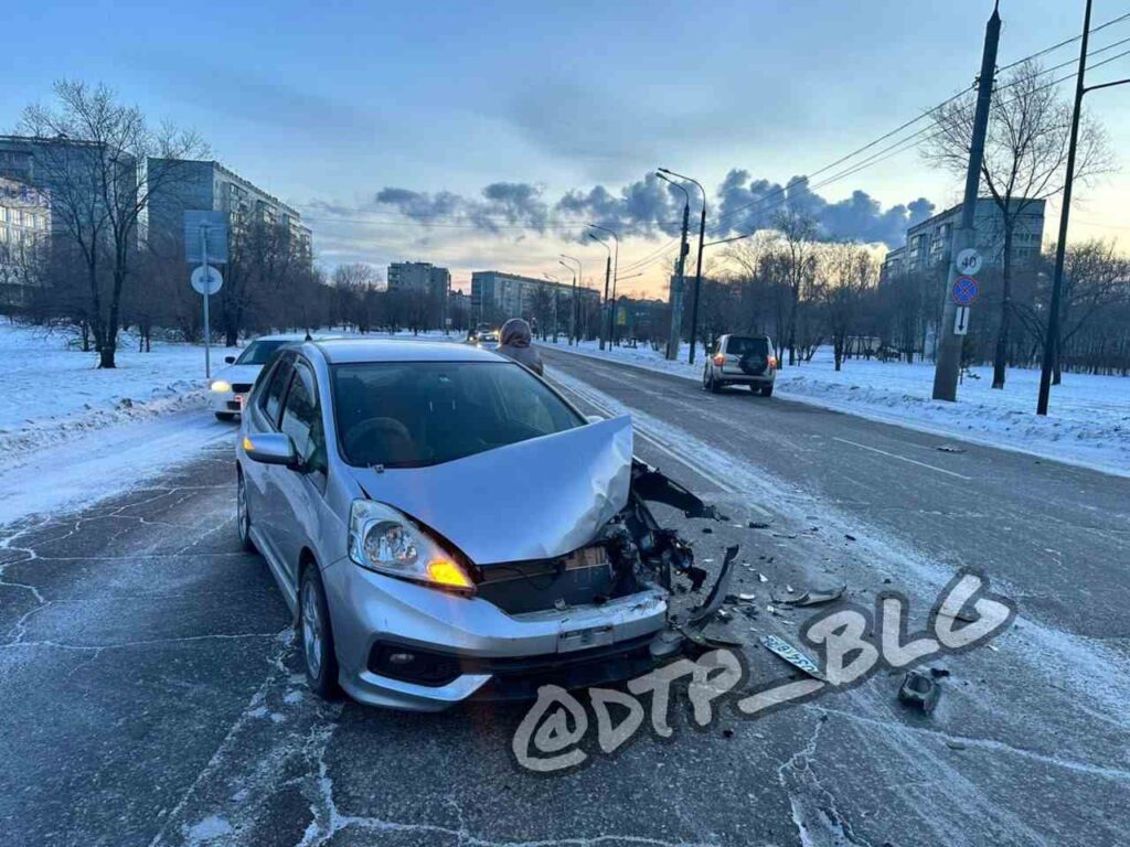 Внедорожник против гибрида: в Благовещенске сымпровизировали тест-драйв