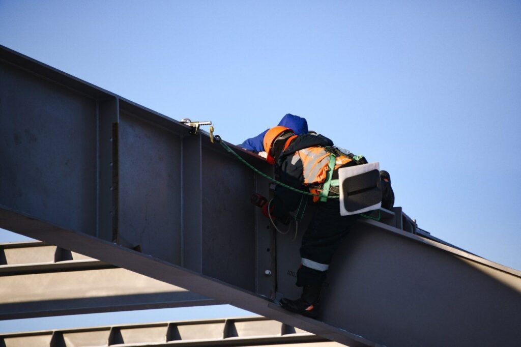 Строители начали возводить второй этаж терминала канатной дороги