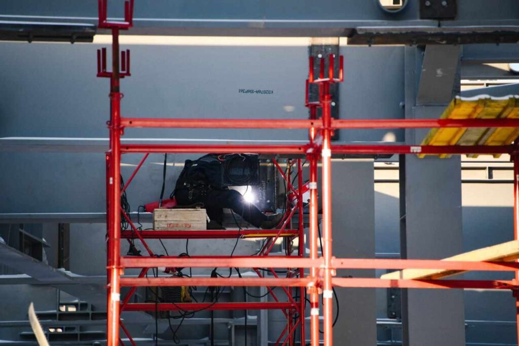 Строители начали возводить второй этаж терминала канатной дороги