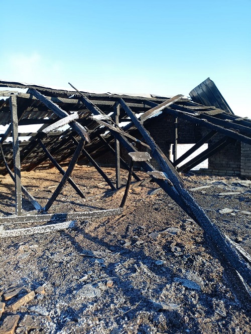 Пожар уничтожил дом: амурчан просят помочь сельскому учителю