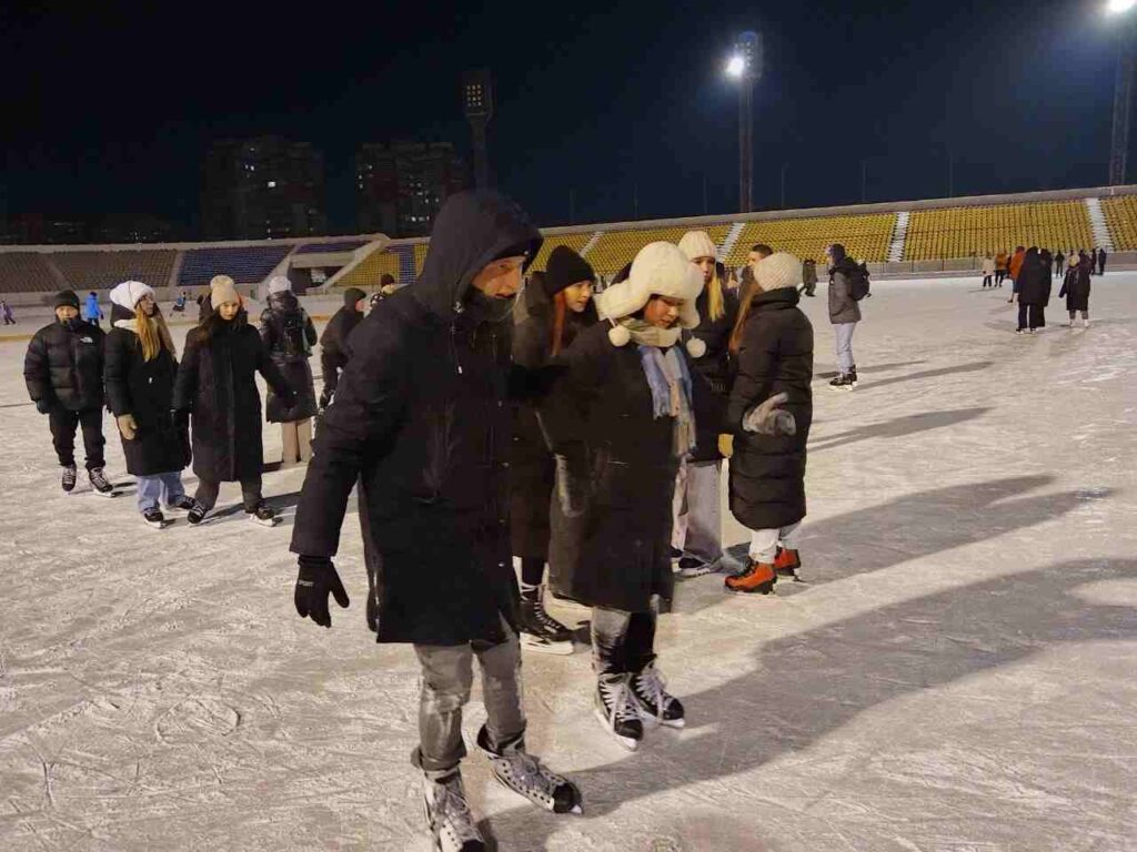 Благовещенские студенты бесплатно катались на коньках и пили горячий чай