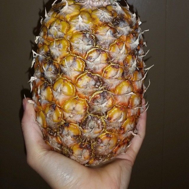 как выбрать ананас, спелый ананас, вред и польза ананаса, калорийность ананаса