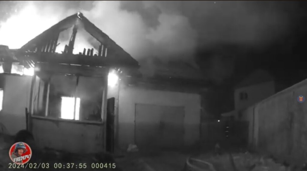 Повезло с соседом: в Усть-Ивановке люди чудом остались живы благодаря амурскому пожарному