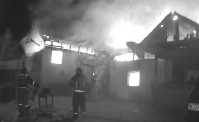 Спасателю за жизнь: амурчане креативно поблагодарили пожарного