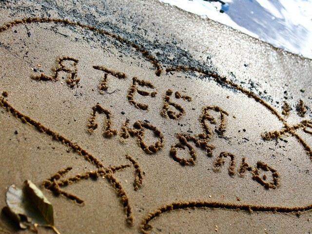 полнолуние, астропрогноз, надпись на песке