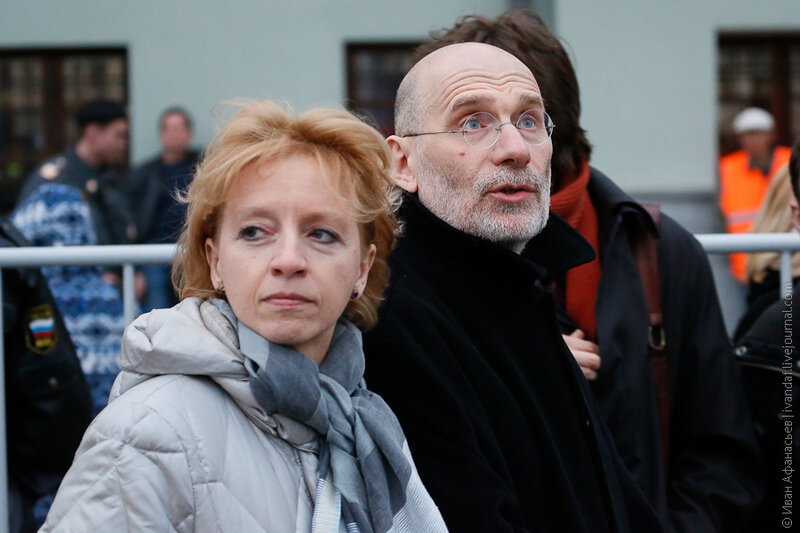 Суд арестовал имущество и счета жены Бориса Акунина* на шесть миллионов рублей