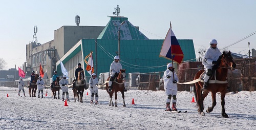 Они сошлись – лыжники и кони: необычная гонка прошла в Благовещенске