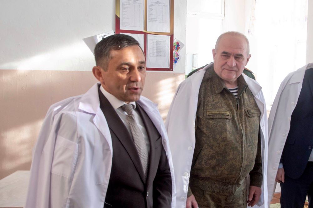 Раненым бойцам СВО принесли с подарки прямо в Благовещенский госпиталь