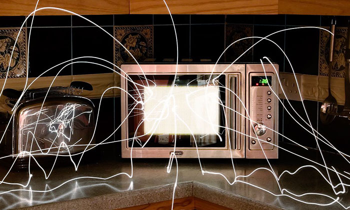 сломанная микроволновка, человеческая легкомысленность с последствиями