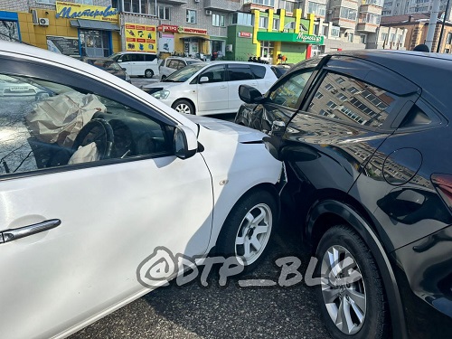 Соцсети: в аварии в центре Благовещенска пострадал человек