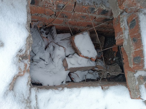 Непослушная управляйка не дает ремонтировать крышу на благовещенской многоэтажке