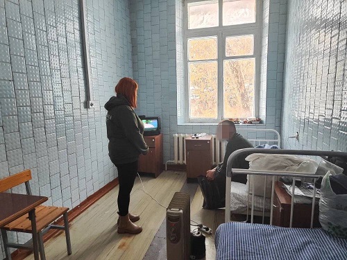 Кадры из военного госпиталя: амурский Народный фронт передал подарки раненным бойцам