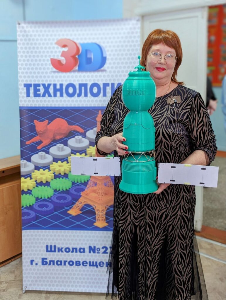 Благовещенские школьники собрали дирижабль и космический корабль