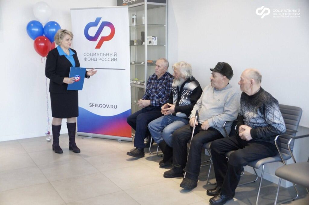 Вручение автомобилей от Социального фонда России по Амурской области