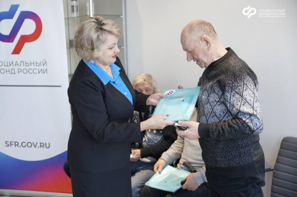 Вручение автомобилей от Социального фонда России по Амурской области