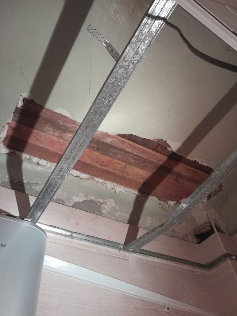 Благовещенска с помощью настойчивости и жилинспекции избавилась от дыры в потолке