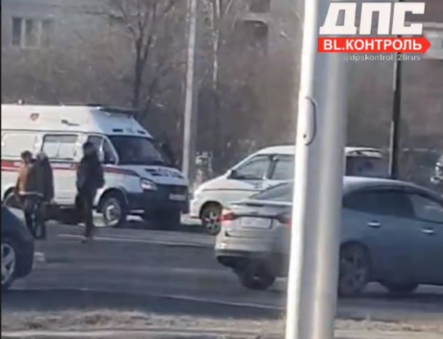 «Похоже, сбили пешехода»: в одном из районов Благовещенска сегодня утром работала скорая помощь