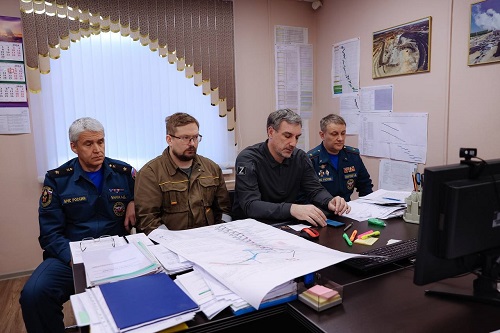 Решено бурить скважину: в Приамурье продолжают спасение горняков, попавших под завал