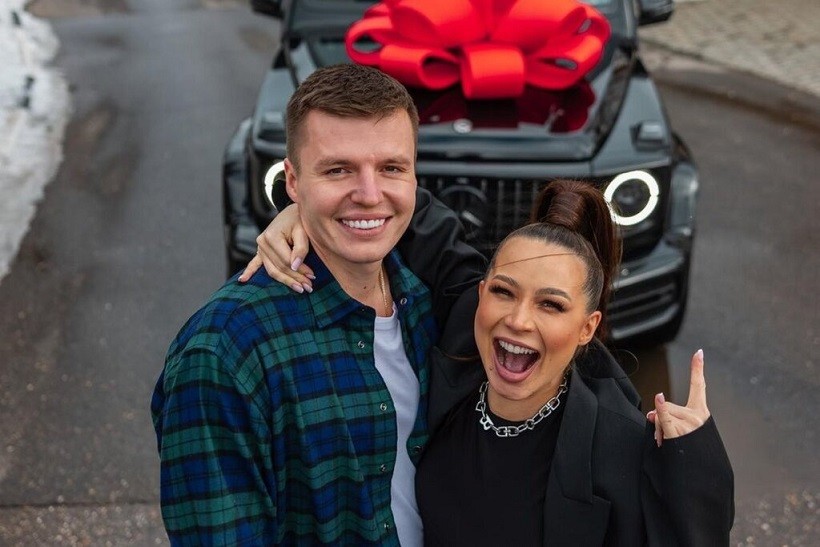 Валерия и Артём Чекалины